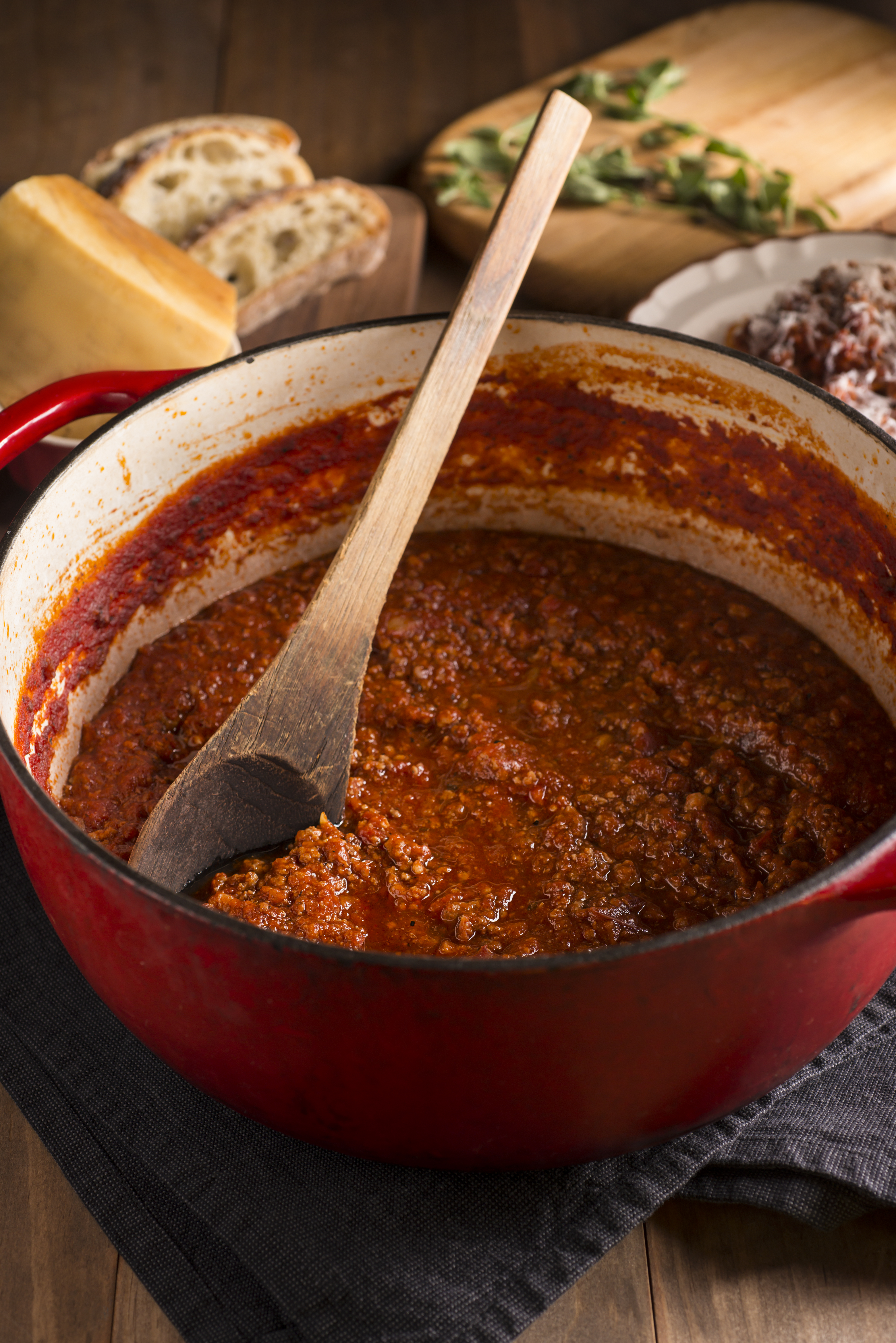 Köttfärsås i en gryta.